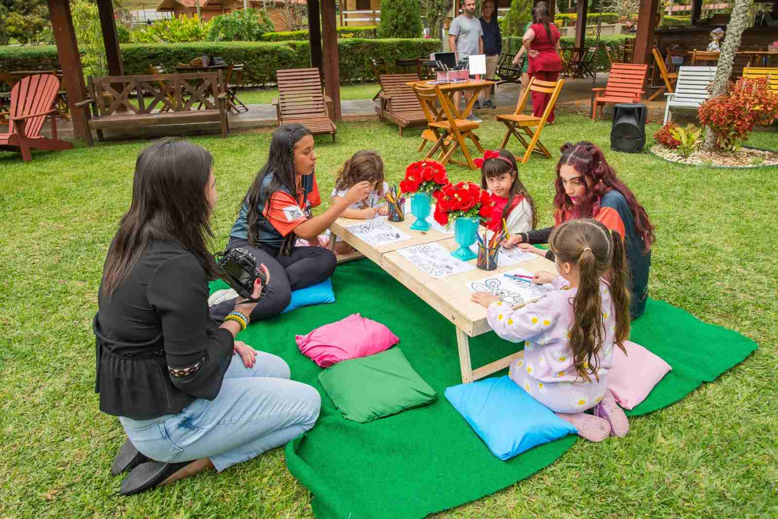 Clima festivo de férias no hotel fazenda